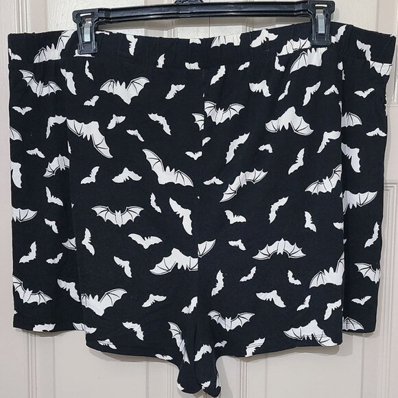 Torrid Super Soft Black Bats Graphic Sleep Shorts - Picture 4 of 4